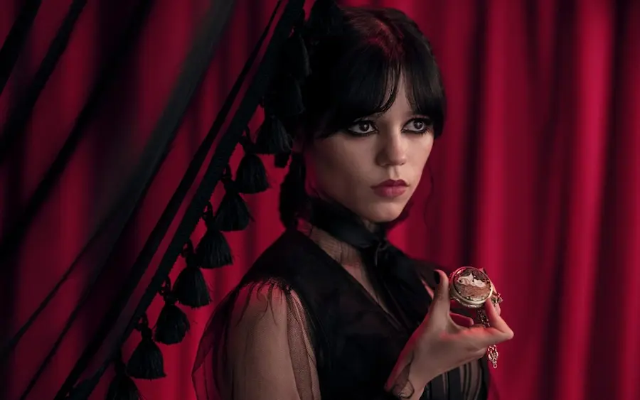 WINONA RYDER EM WANDINHA! 3ª Temporada Traz Musas de Tim Burton e Promete Ser a Mais Sombria da História